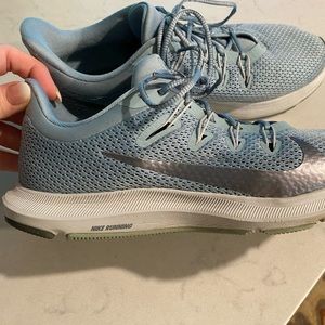 Nike quest women’s running shoe size 9.5